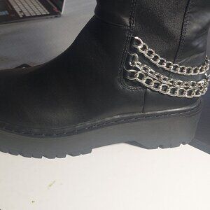 Modern   military  style